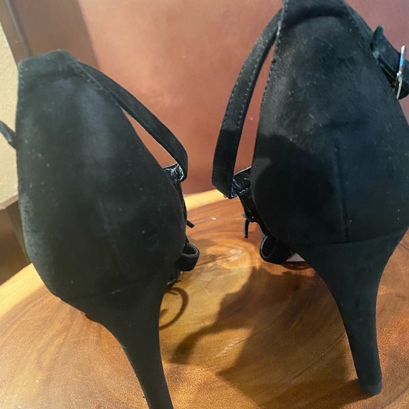 ⭐️Vaneli ⭐️Timar Black Suede Fringe Heel/Size 8.5 Shoes - Picture 4 of 7